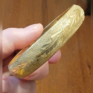 10K Yellow Gold Diamond Cut Bracelet.  (See Stamp in Last 2 pics).